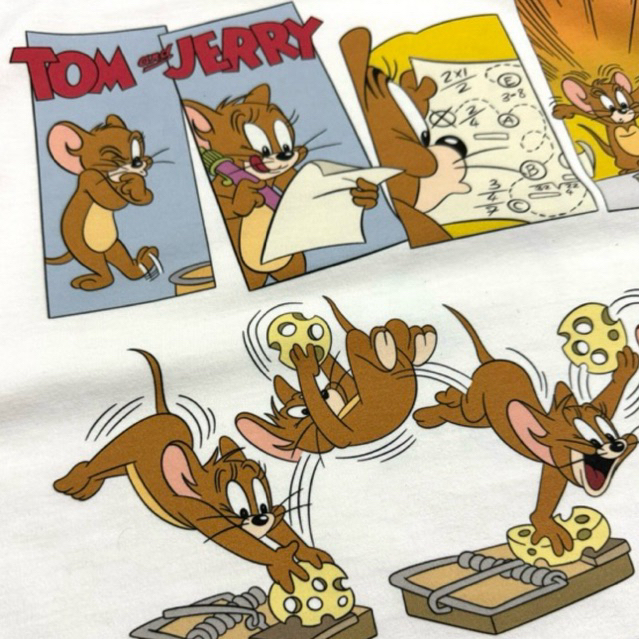 เสื้อยืดคอฟิต รุ่น Tom & Jerry สีเฟดขาว/สีขาว สไตล์วินเทจ #DTG