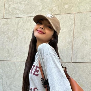 หมวกเบสบอลลูกฟูก CE แก็ปรุ่นLISA BLACKPINK พร้อมส่ง งานเทียบแท้
