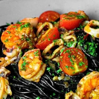 เส้นสปาเก็ตตี้หมึกดำ (เส้นยาวพิเศษ) SPAGHETTI SQUID INK ขนาด 100 กรัม เส้นดำ เส้นพาสต้า เส้นก๋วยเตี๋ยว อาหารอิตาเลี่ยน