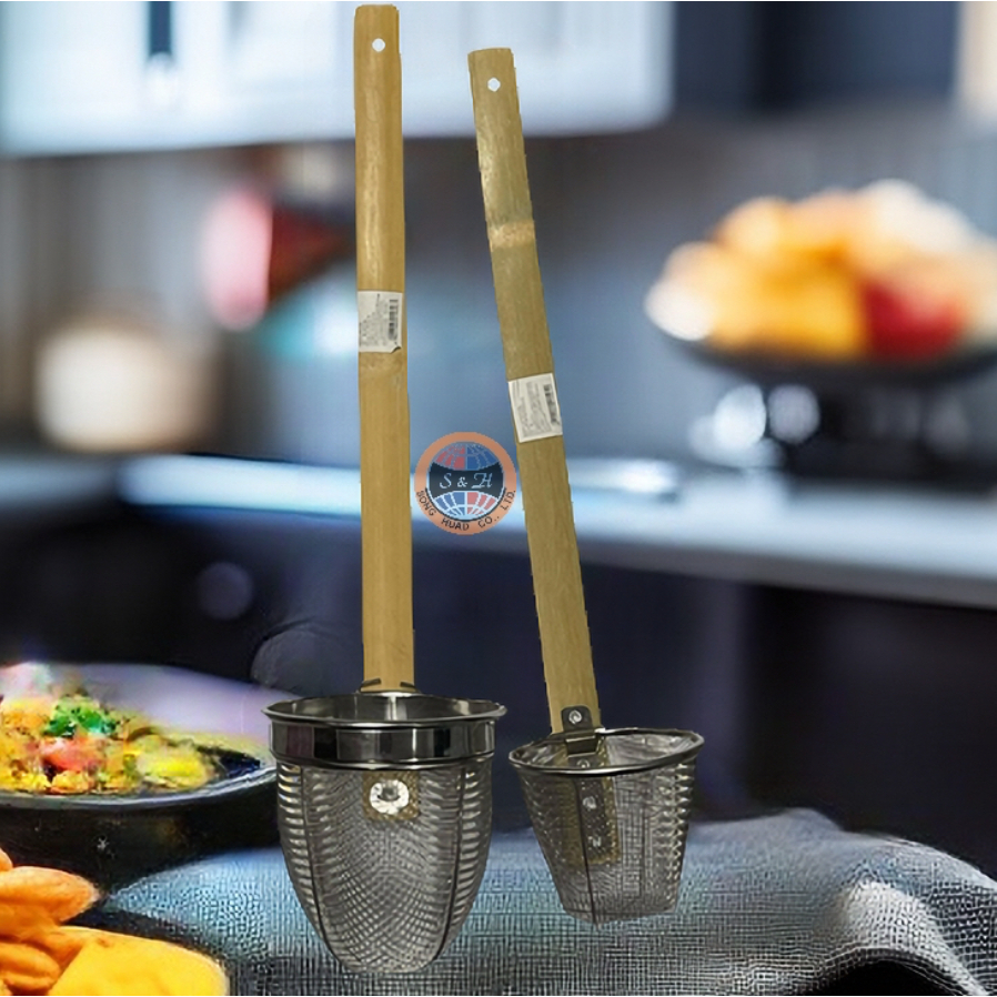 กระชอนลวกด้ามไม้ตะกร้อลวกเส้น 53 cm กระชอนลวด ลวกเส้น ที่ลวกก๋วยเตี๋ยวด้ามยาว