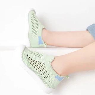 รองเท้าหัดเดิน รองเท้าเด็กทรงผ้าใบ สีสันสวย มีกันลื่น ใส่สบาย น้ำหนักเบา ระบายอากาศรอบตัว A26