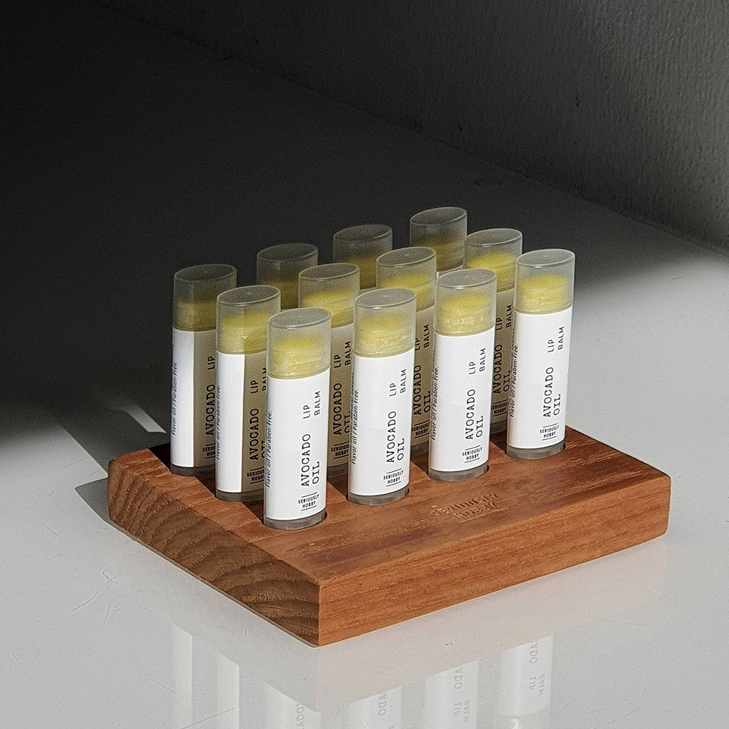 01 'AVOCADO OIL' PREMIUM LIP BALM ลิปบาล์มธรรมชาติน้ำมันอะโวคาโด เพื่อริมฝีปากอิ่มเอิบชุ่มชื้น