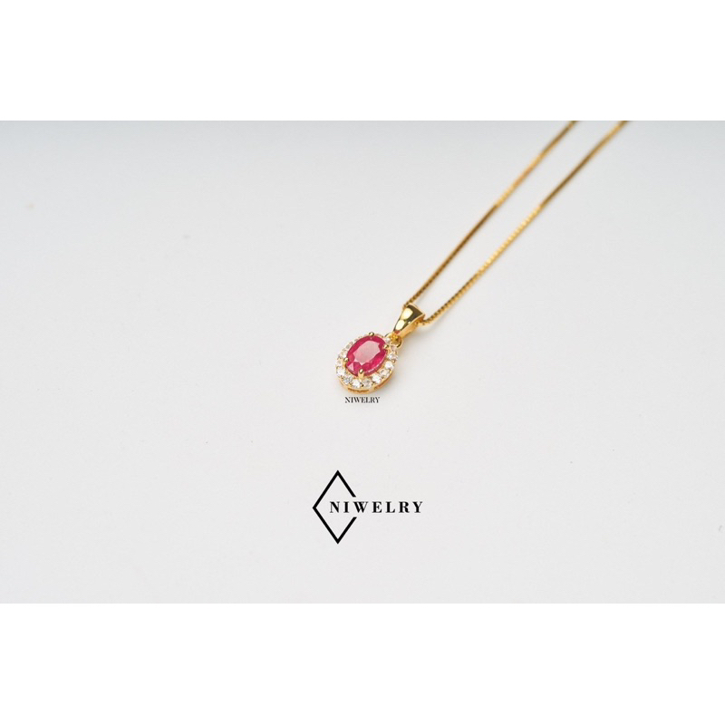 จี้พลอยแท้ รุ่น Luxury Oval พลอยทับทิมแท้รูปไข่ล้อมพลอยขาวแท้ธรรมชาติ ตัวเรือนเงินแท้ 92.5% ชุบทองแท้ พร้อมใบรับประกัน
