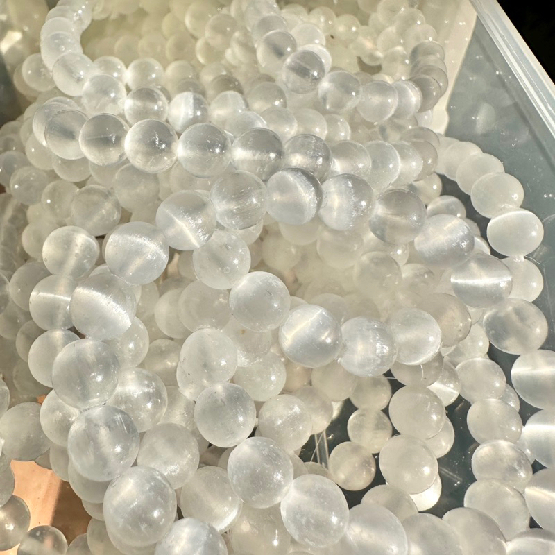 SLN-10 สร้อยข้อมือเซเลไนท์ 10 มิล ตาแมวแท้ ตาแมวธรรมชาติ ประกายตาสวย หินแท้ ธรรมชาติ100% กำไลหินมงคล
