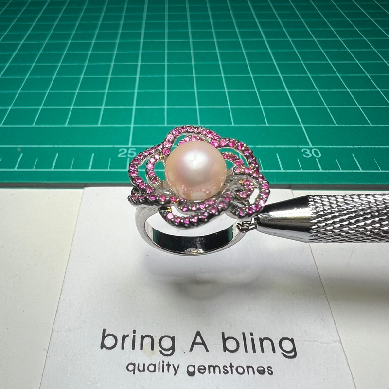 แหวน มุกเอดิสัน (Adison pearl) 9 มม ประดับทับทิมพม่า 2.3 ct  รูปดอกไม้ ตัวเรือนเงิน 925 ชุบทองคำขาว18k