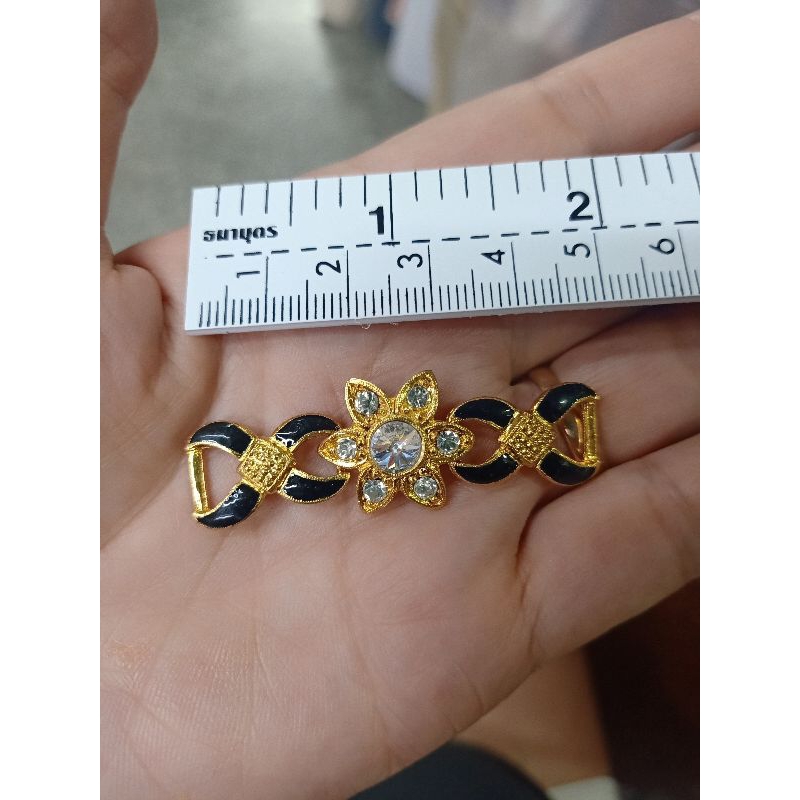 ตะขอเกี่ยวเสื้อคุม ถอดกลางได้ค่ะ. ใช้เหมือนกระดุมจีนค่ะ - รูปที่ 6