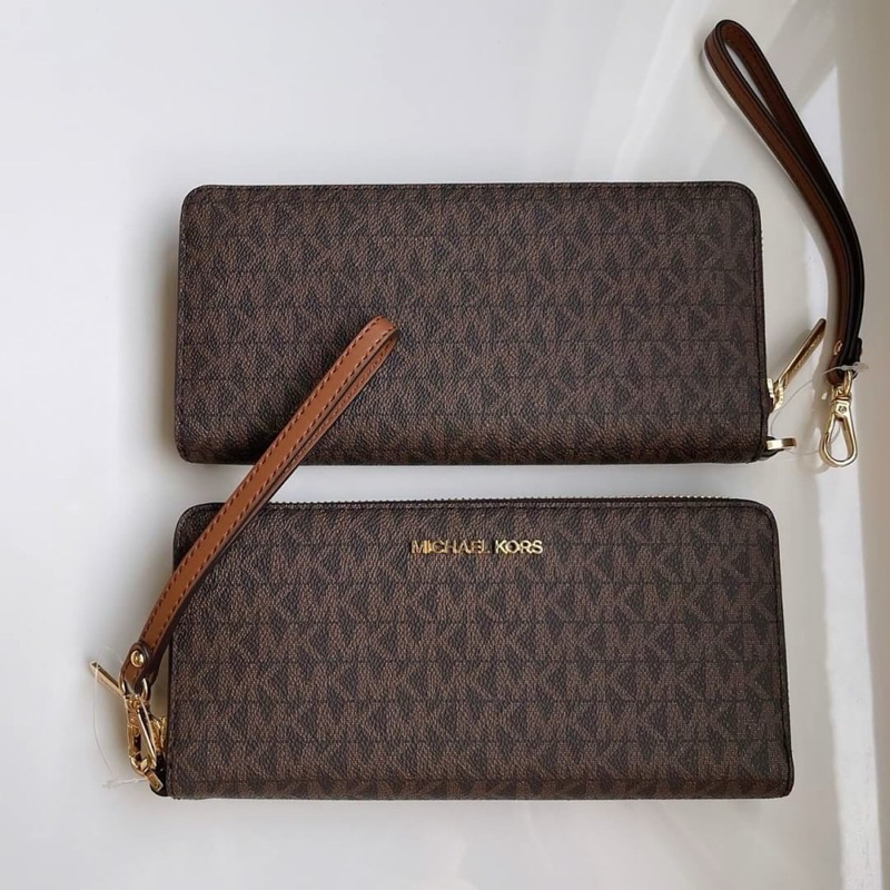 35F8GTVT3B (BROWN) Women's Jet Set Travel Wallet