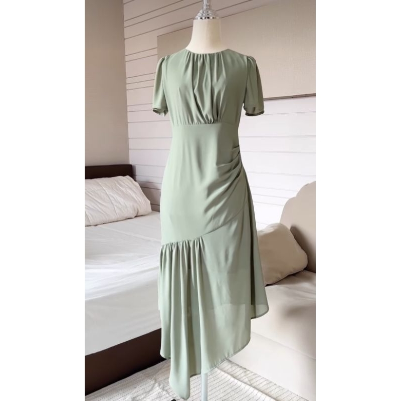 ส่งต่อ Taylor dress ชีฟองเขียว M ร้าน Venusp.style
