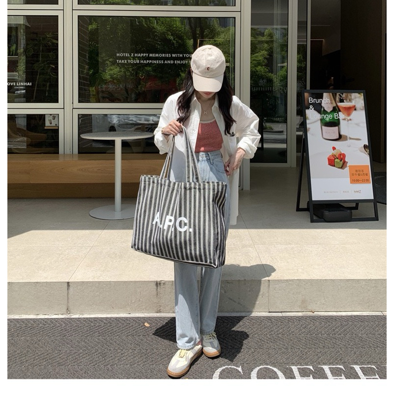 กระเป๋าผ้าลายทางสะพายข้างใบใหญ่ A.P.C มี 3 สี