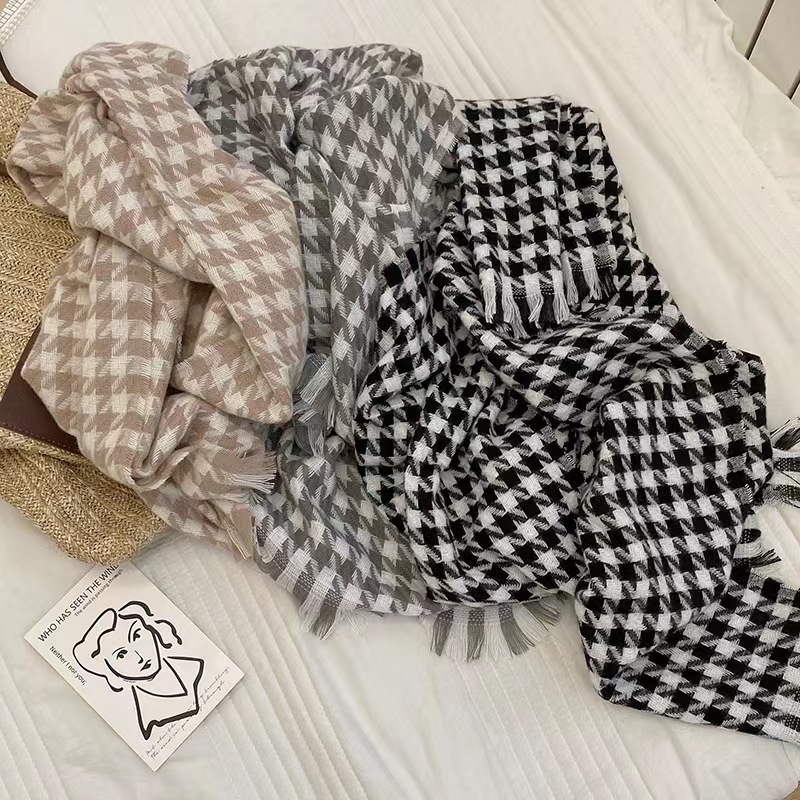 พร้อมส่งในไทยทันที ผ้าพันคอ ผ้าคลุมไหล่ ใช้ได้ทั้งชาย และ หญิง ลายชิโนริ สินค้าพร้อมส่งในไทยไม่ต้องรอพรีออเดอร์ค่ะ