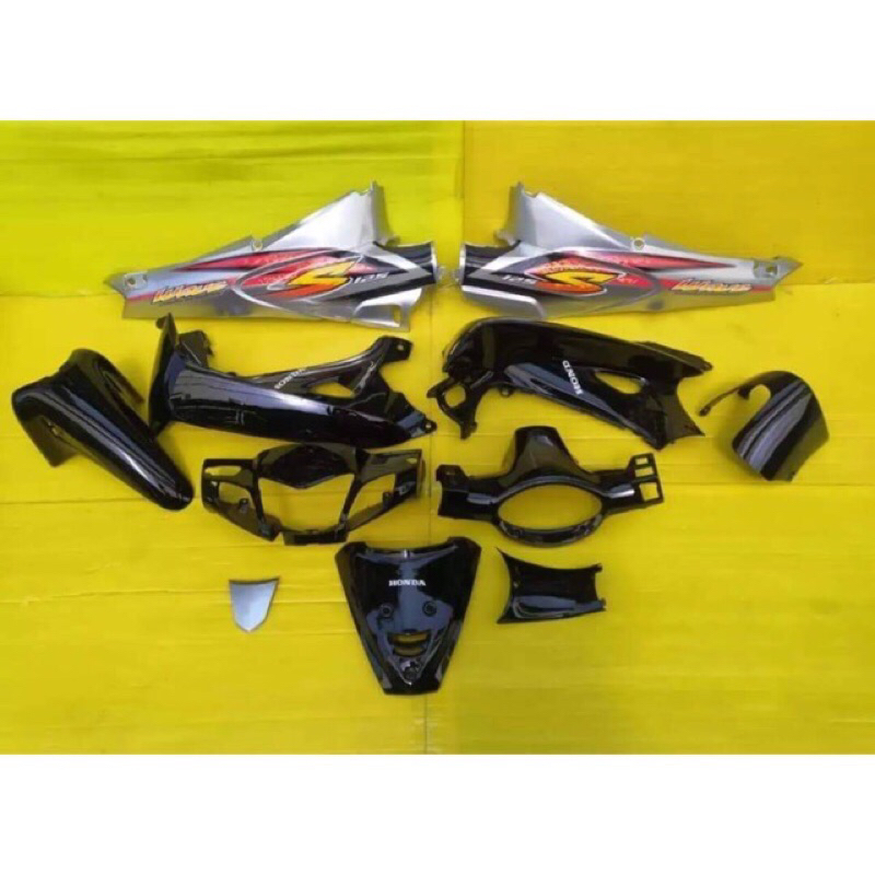 ชุดสีเวฟ125 S หน้าแหลม ดำ-ท้ายบรอนด์ + อกไก่ + หลังแฮนด์ (รูกุญแจเหลี่ยม )wave125S พร้อมแปะลายสติ๊กเกอร์เคลือบเงาแท้