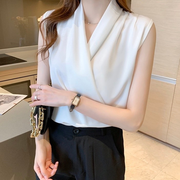 เสื้อทำงานผู้หญิงคอป้ายหน้า เนื้อผ้าซาตินลื่นเบาใส่สบาย New Fashion 2025