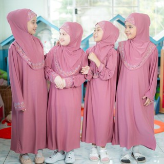 ชุดเดรสเด็กมุสลิมพร้อมผ้าคลุมฮิญาบ ดีเทลปักเพชรรีด สุดอลัง ผ…