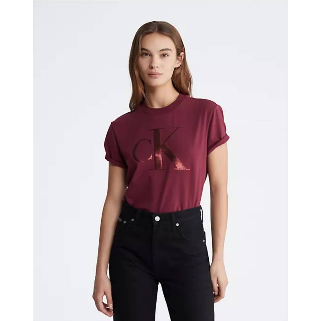 เสื้อยืด Calvin Klein แท้ อักษรเกล็ดปัก Sequin Monogram Logo Crewneck T-Shirt
