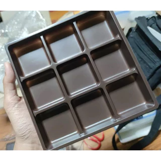 กล่อง E33 E-33 กล่องใส่ขนม ฐานน้ำตาล 9 หลุม + ฝาPET (กล่อง9 ช่อง) แพคละ 25 ชุด