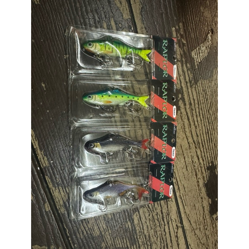 เหยื่อ กระดี่ยาง Raptor ขนาด 8 ซม. พร้อมเบ็ด 3 ทาง 2 ตัว