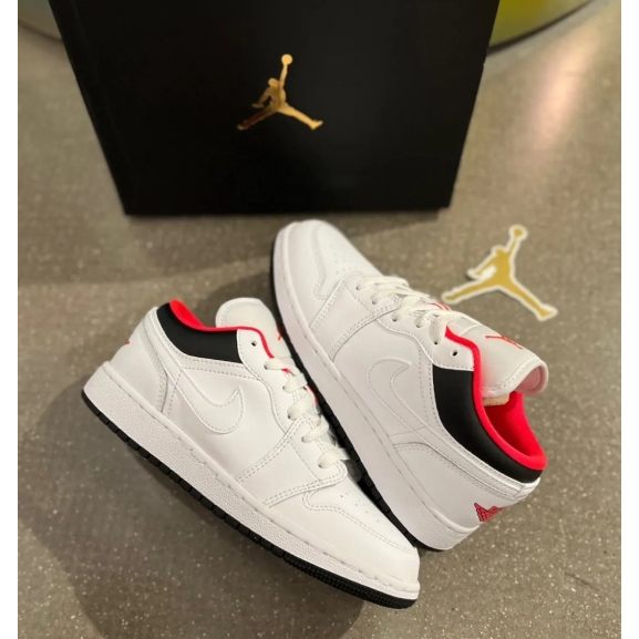 (ของแท้100%) Nike Air Jordan 1 Low "Chicago Home GS White, black, and red
