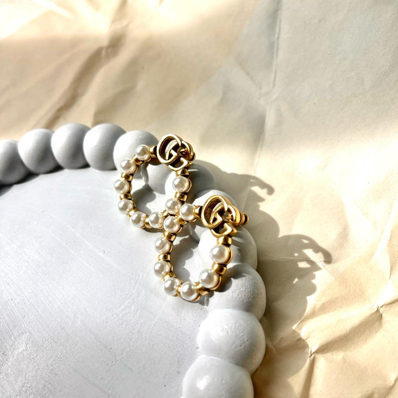 ต่างหู GG ล้อมมุก พร้อมส่ง งานHIEND ปั้มชื่อแบรนด์ด้านหลัง
