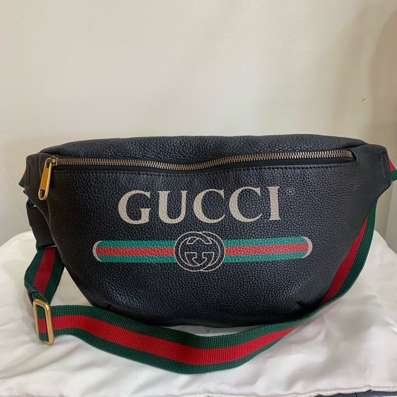 กระเป๋าคาดอก gucci ไซส์ใหญ่ สีดำ  Gucci printed logo belt bag แท้ มือสอง