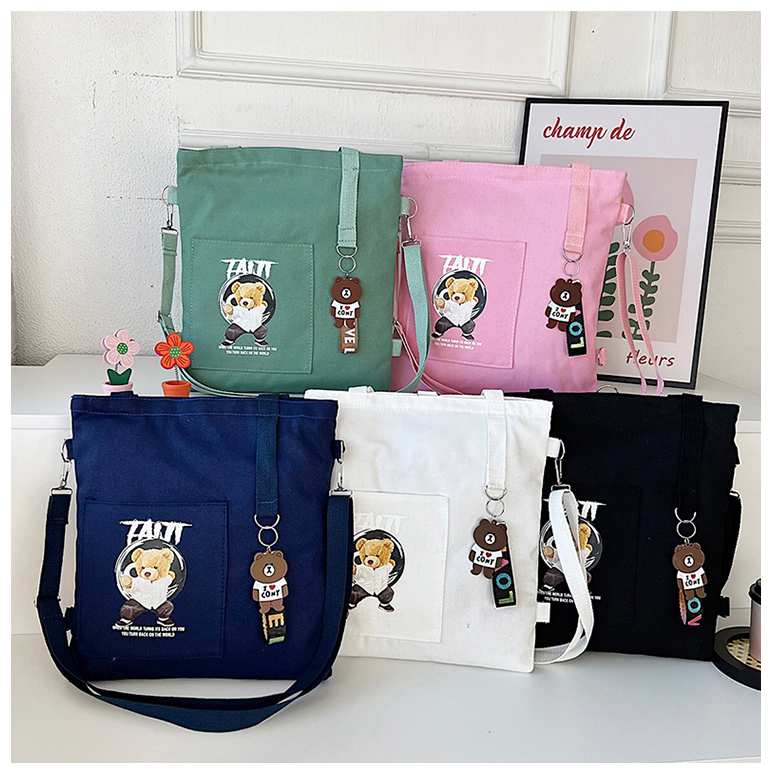 กระเป๋าผ้าแคนวาสใบใหญ่ มีพวงกุญแจเข็มด้วยค่ะ ใส่ได้ใส่ของได้เยอะ-มีหลายช่องใส่ของได้ ihappy shop