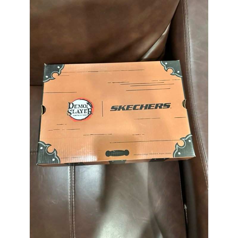 มือ 1 ไม่ผ่านการใช้งาน รองเท้าผ้าใบ Skechers x ดาบพิฆาตอสูร Demon Slayer (TOMIOKA KIYU)