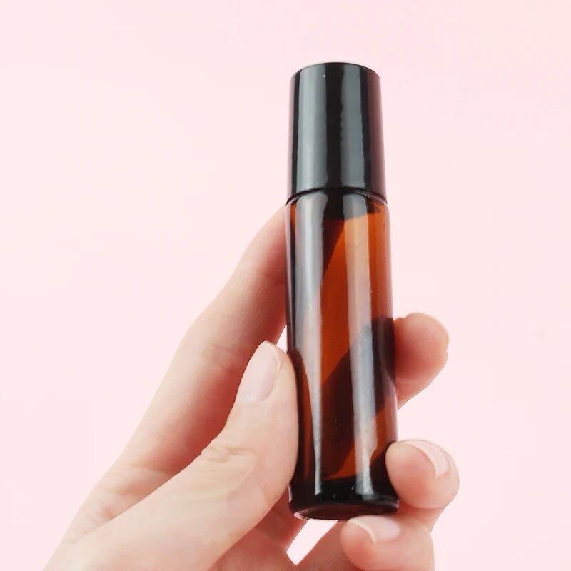 ขวดแก้วลูกกลิ้ง ใส่น้ำหอม ใส่หัวเชื้อน้ำหอม ใส่น้ำมันหอมระเหย ปริมาณ 10 ml. ราคาใบละ 16 บาท