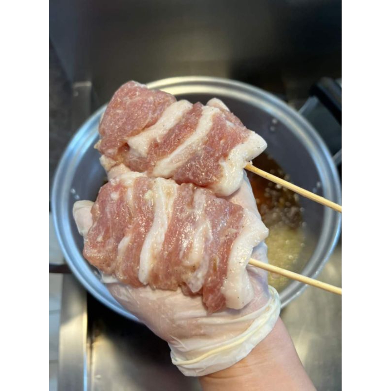 🐷หมูทอดเสียบไ้ม้ 5บาท และหมูทอดเสียบไม้ 10บาท