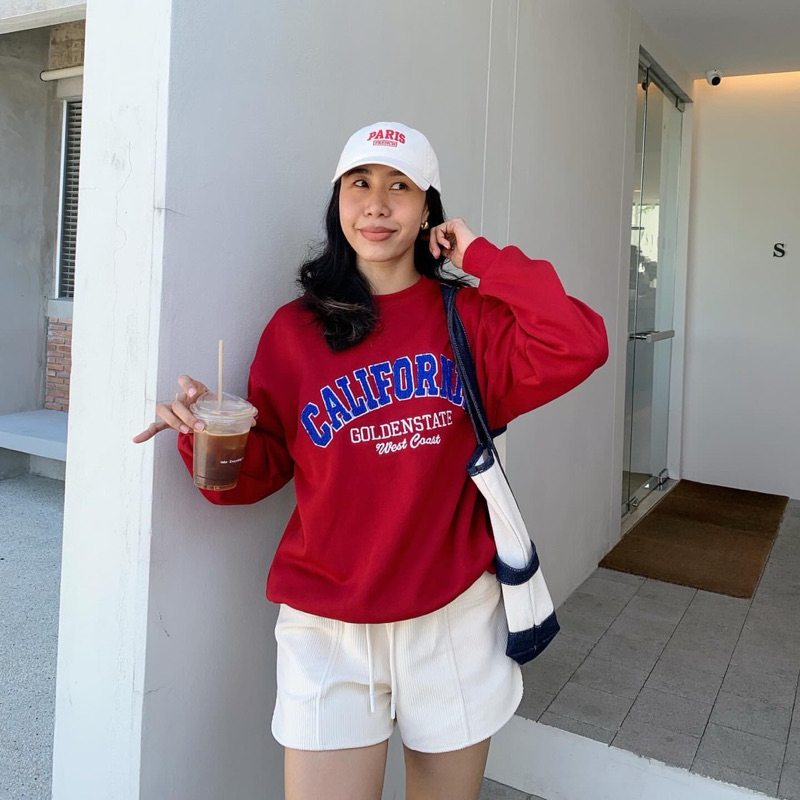 เสื้อสเวตเตอร์ผ้านิต เนื้อดี นุ่ม อุ่น จากร้าน pplain.pp อก-42“ สีแดงเฉดโทนอุ่น ใส่ถ่ายรูปสวยมาก