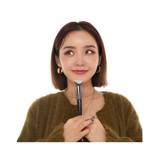 แปรงลงรองพื้น Fillimilli V Cut Foundation Brush 822