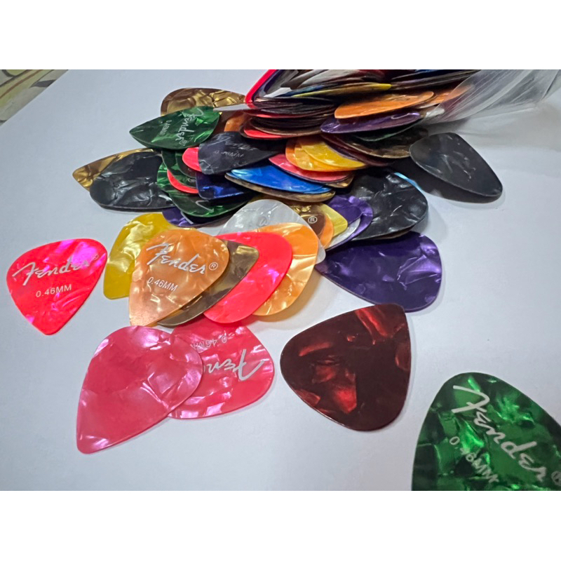 ปิ๊กกีตาร์  Fender  ขนาด 0.46 MM  ทรงหยดน้ำ พร้อมส่งจากไทย !!