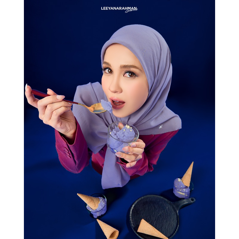 ผ้าคลุม LEEYANARAHMAN สีพื้นติดเพรช CRAVING Monogram Series