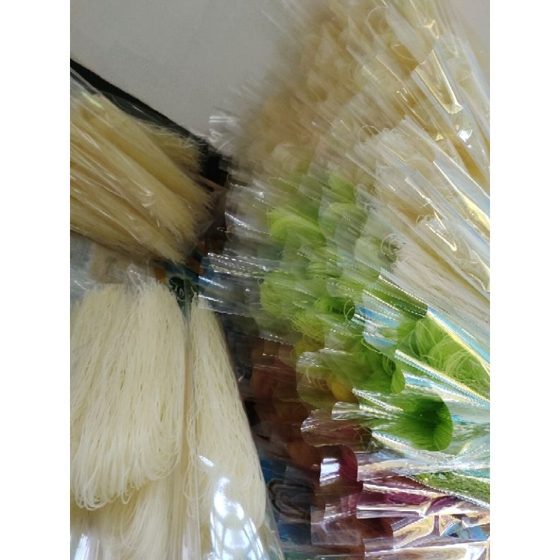 ขนมจีนอบไม่ติดแบรนคละสีแห้งห่อละ8บ.ขนาดห่อ100กรัม