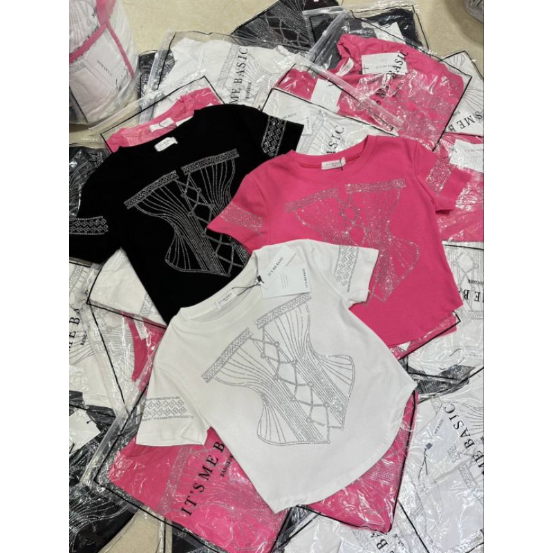 เซลลออก120บาทเสื้อรีดเพรชป้ายอิทมีเบสิคLลายใหม่ล่าสุด