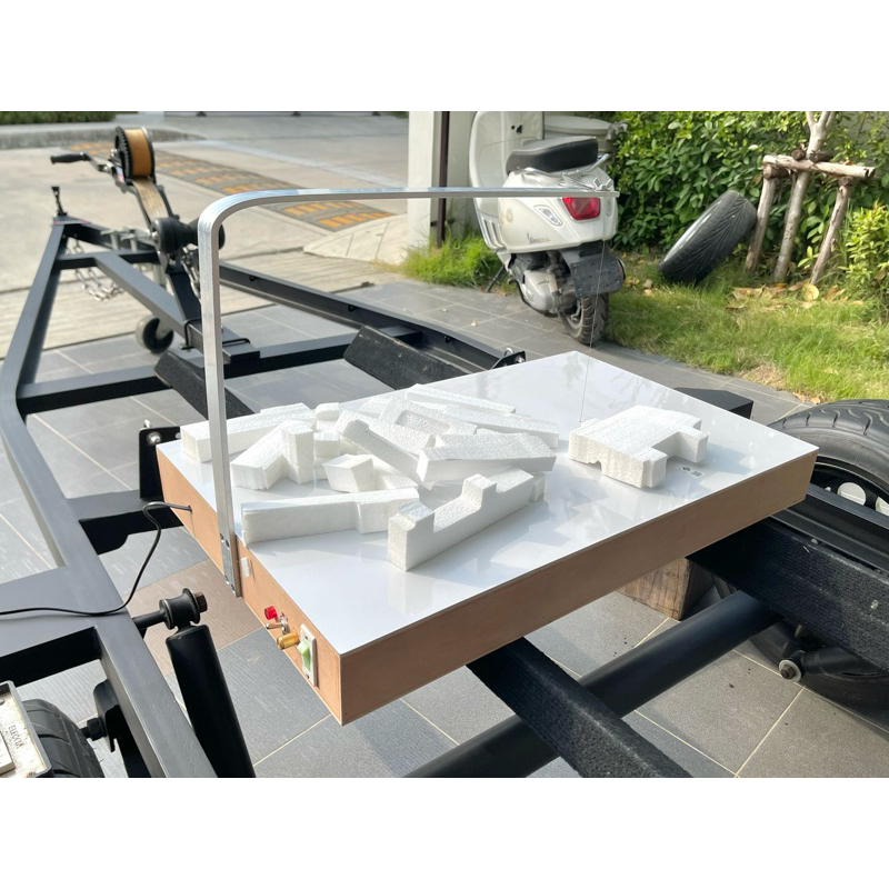 เครื่องตัดโฟมด้วยลวดความร้อนแสงสยาม ( เครื่องไซส์ L ) สามารถตัดได้หนาสุด 11 นิ้ว ขนาดฐาน 19x30 นิ้ว