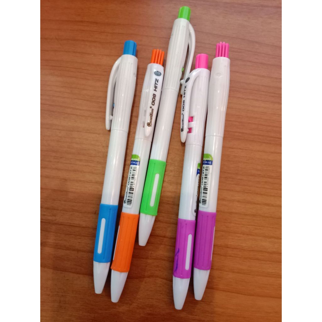 ปากกาลูกลื่น 0.8 มม. ควอนตั้ม 008 HITZ สีน้ำเงิน *ขายเป็นแท่ง*