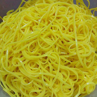 หมี่เบตง ตราลูกท้อ สีเหลือง (เจ) ขนาดบรรจุ 1 ห่อ มี 10 ก้อน น้ำหนัก 314 กรัม ของใหม่จากโรงงาน