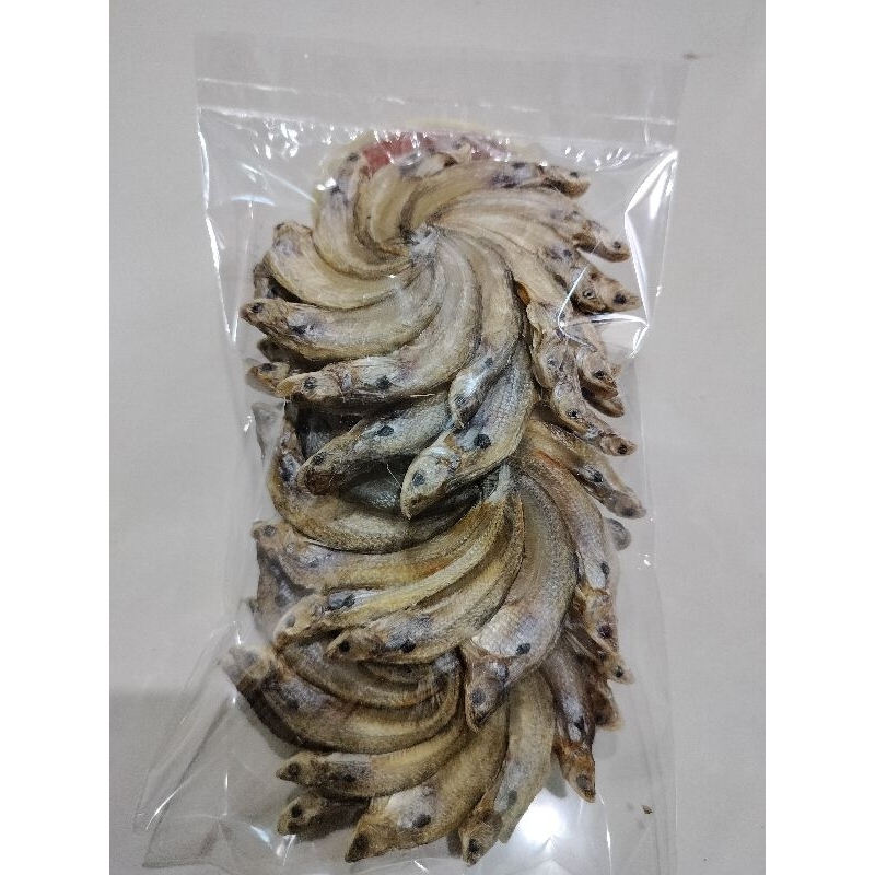 ปลา​เนื้ออ่อน​ตากแห้ง​แบบวง ทอดกรอบ ไม่เค็มมาก 8 วง 145บาทขนาดเส้นผ่าศูนย์กลาง 9-13 ซม คละกันไป