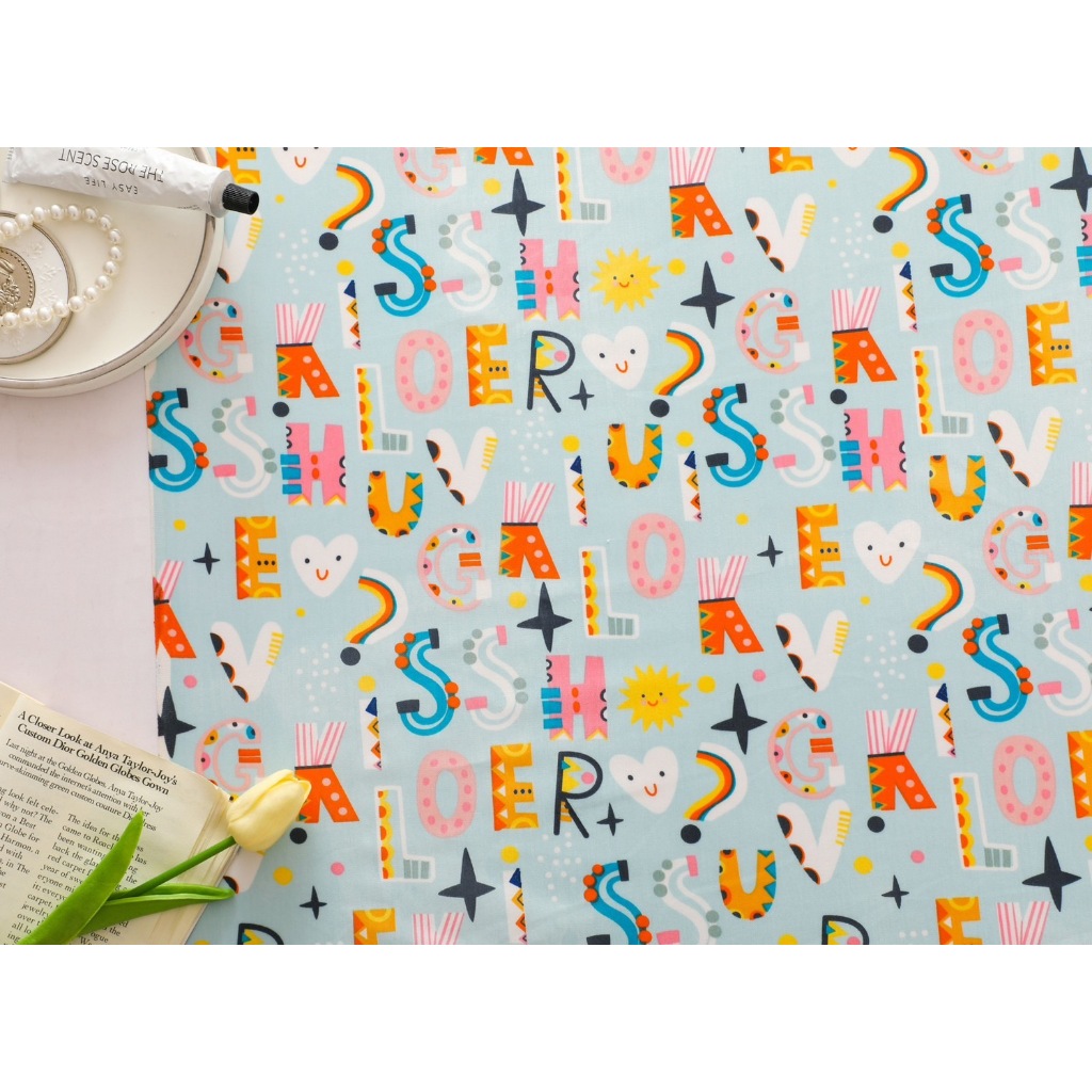 ผ้าาคอตตอน 100% คอตตอนทอทวิล ลายABC ลายตัวหนังสือ ผ้าหน้ากว้าง 1.6 เมตร