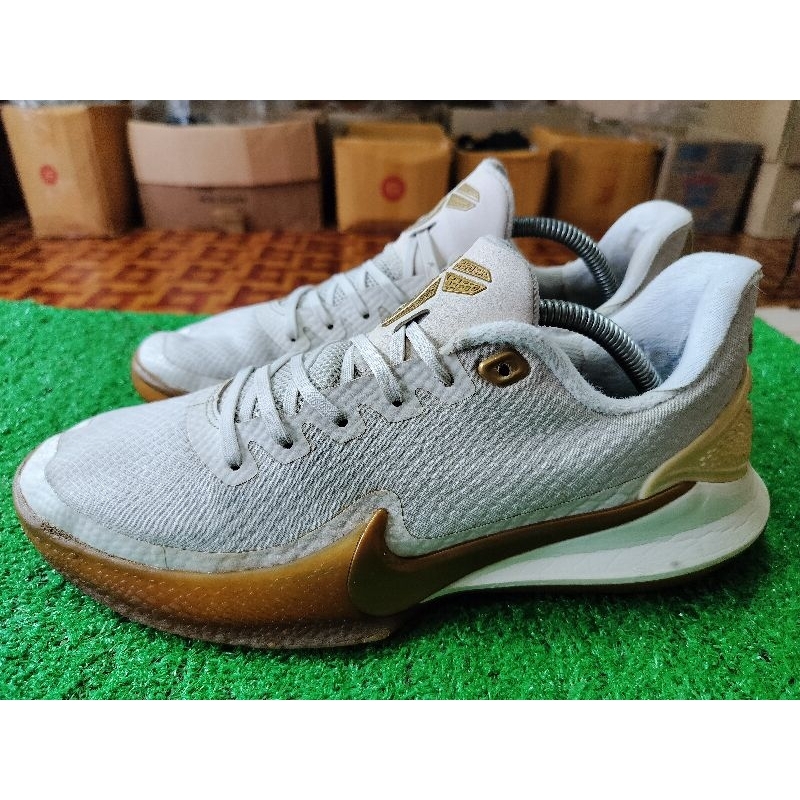 Kobe focus hot sale white gold