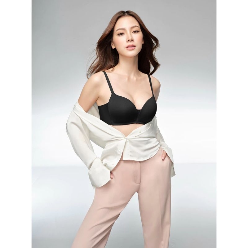Sabina เสื้อชั้นในฟองดี (ไร้โครง ดันทรงอกชิด) รุ่น MODERN V รหัส SBXI1111
