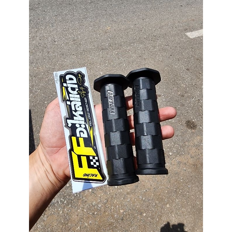 ปลอกแฮนเดโทน่าสีดำล้วนพร้อมสติกเกอร์FFอะไหล่แต่ง