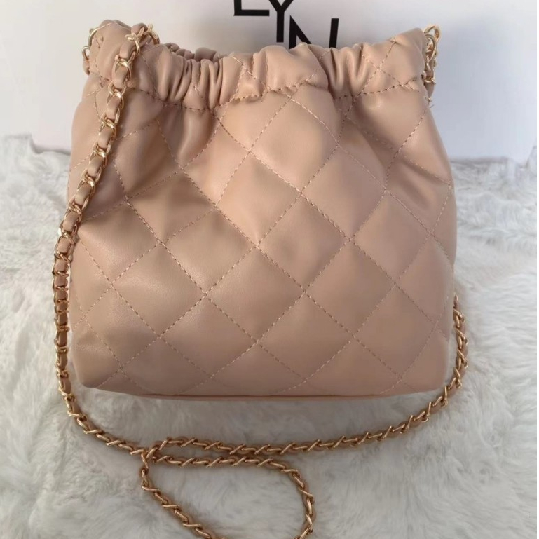 กระเป๋าทรงช้อปปิ้ง LYN คอลใหม่ล่าสุด ฟอนที เเบบสายโซ่ คล้องไหล่ ขนาด 8 นิ้ว เเต่งเพชร - รูปที่ 7