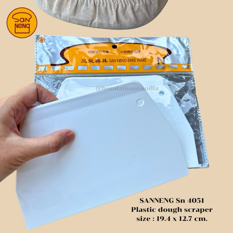 ที่ตัดโดว์ Plastic Dough Scraper Sanneng SN4051 ขนาด 19.4 x 12.7 cm.