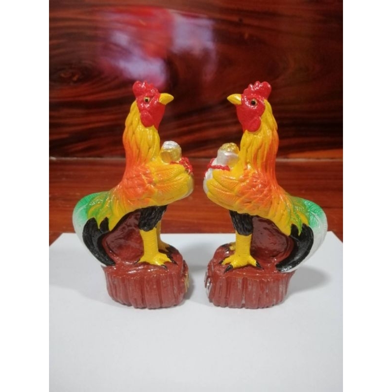 ไก่แก้บนปูนปั้นแบบอุ้มถูงเงินถูงทองไหว้ไอ้ไข่วางศาลไหว้องค์ดำสูง16,13cm.2ตัว