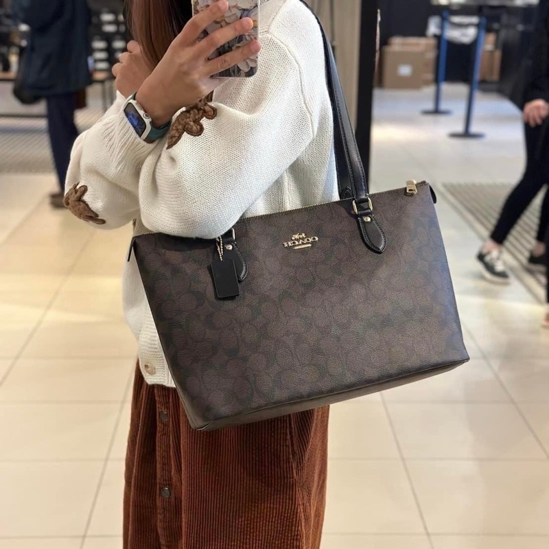 ^_^ ลดเพิ่มทุกวัน:โค้ดคุ้ม Xtra+ส่วนลดร้านค้า^_^ พร้อมส่งที่ไทยแท้ 💯% รุ่นใหม่ Gallery Tote In Signature Canvas - รูปที่ 4