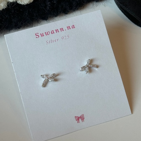 โค้ด Q2S3K ลด60.- [ราคาต่อคู่] Suwann.na ต่างหู ต่างหูเงินแท้ โบว์เพชร