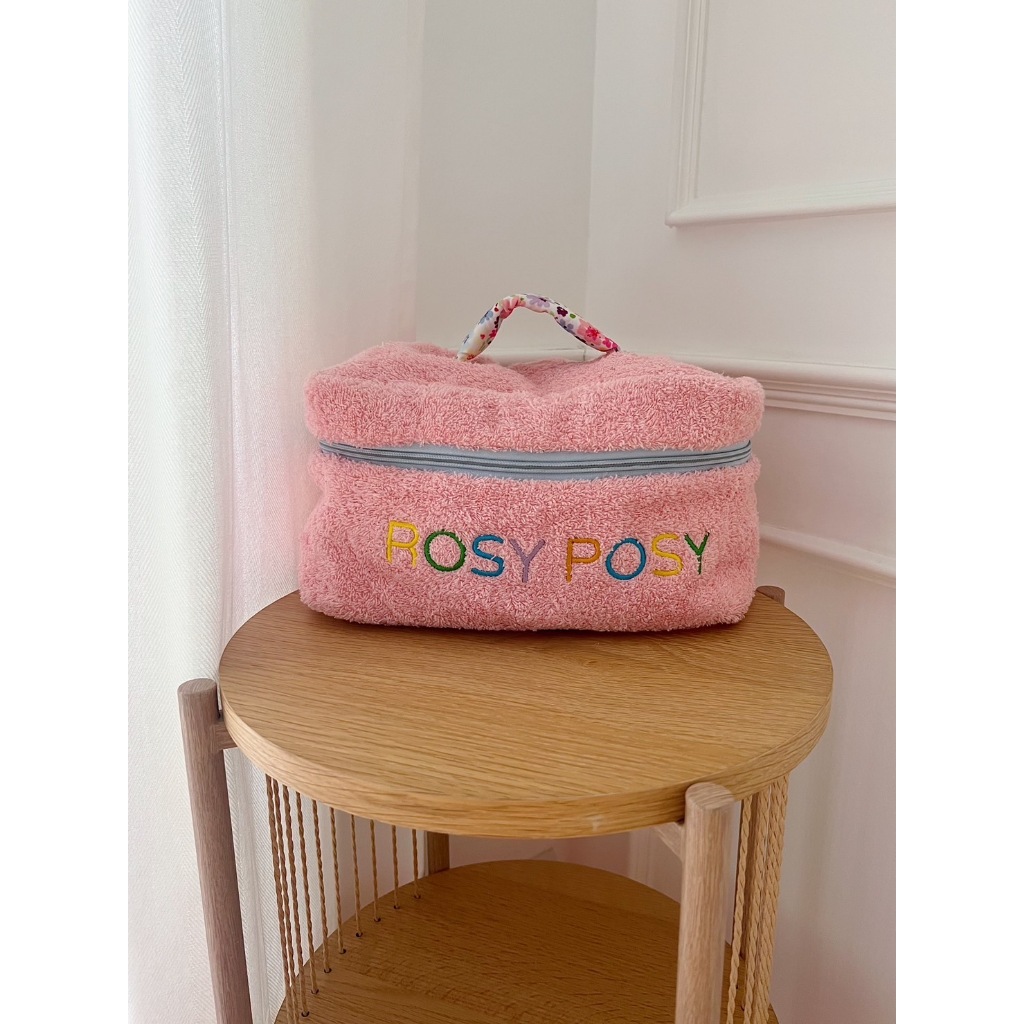 ROSY POSY กระเป๋า Make up pouch สี Cosmos ขนาด ก18cm x ย28cm x ส15cm