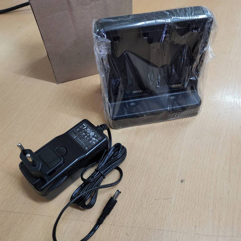 แท่นชาร์จ iDATA 4 slot battery charge model :4SBC-K1-01  ยังไม่ได้ใช้งาน