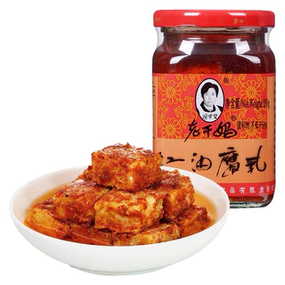 น้ำพริกเผา เหล่ากันมา รสไก่ ถั่ว เห็ด(老干妈 鸡肉味）ขนาด 280g รสชาติกลมกล่อม หอมเครื่องเทศเผ็ดเบาๆ สามารถเปิดทานได้ทันที