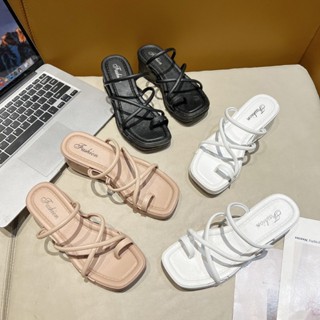 รองเท้าส้นสูง ส้นตึก หัวเหลี่ยม พร้อมสายคาด  หนังPVC ใส่สบาย…